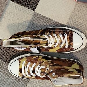 PLEASE FEEL FREE TO MAKE OFFERS  THANX. Dyed Calf leather with the fur Chucks.